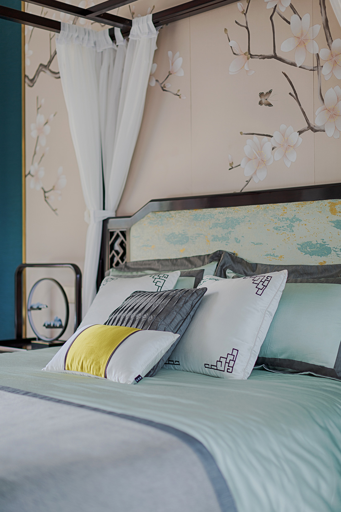 深圳公園大地聯排別墅主臥裝修設計